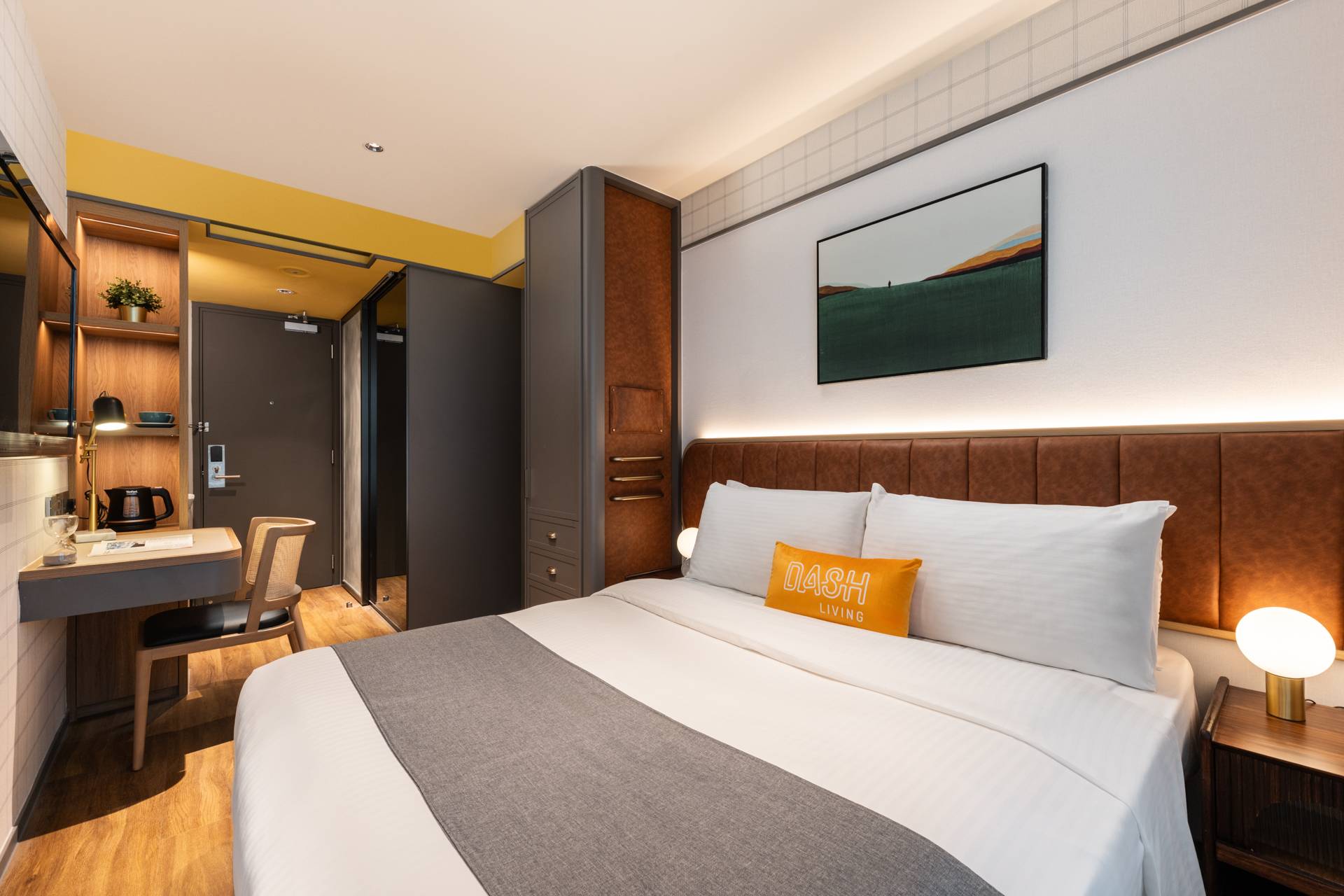 Premier Room - Dash Living on Hollywood 2